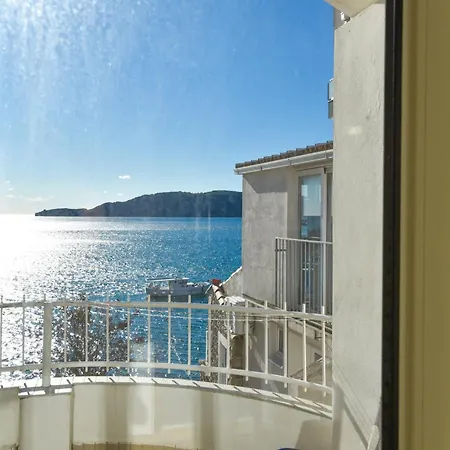 Milos Kaladjurdjevic Apartment Budva